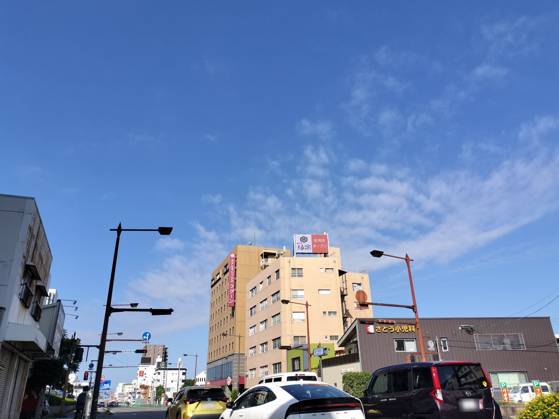 B地点：約120m離れた国道10号から見た大型LEDビジョン